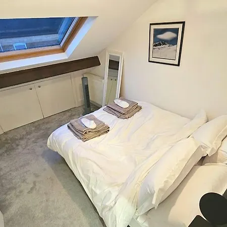 Stunning Terraced House Next To Racecourse בית נופש