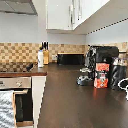 בית נופש Stunning Terraced House Next To Racecourse *