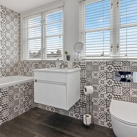 Stunning Terraced House Next To Racecourse בית נופש *