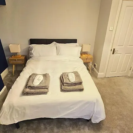 Stunning Terraced House Next To Racecourse