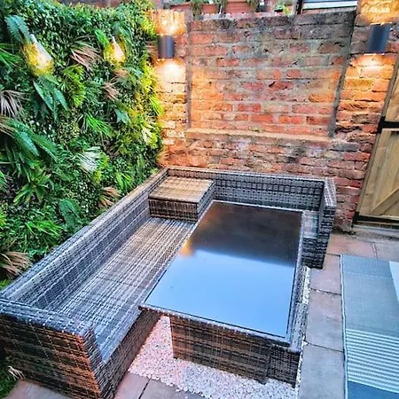 Stunning Terraced House Next To Racecourse *