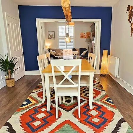 Stunning Terraced House Next To Racecourse Holiday home