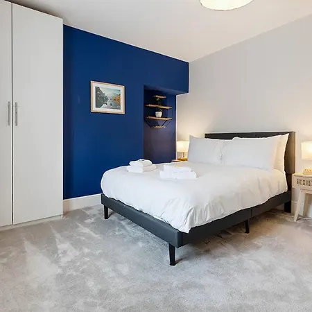 Stunning Terraced House Next To Racecourse Vakantiehuis York