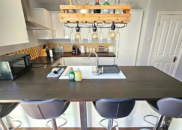 Stunning Terraced House Next To Racecourse