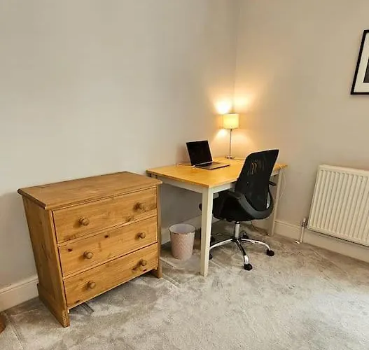 Stunning Terraced House Next To Racecourse Casa de Férias