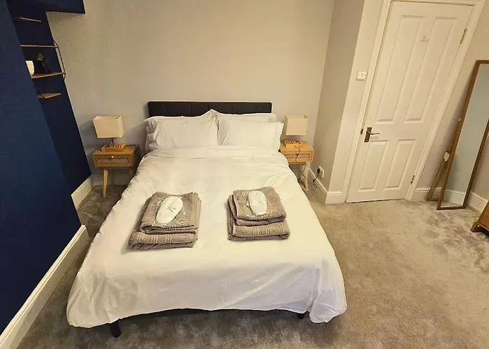 Stunning Terraced House Next To Racecourse