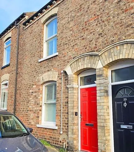 Stunning Terraced House Next To Racecourse Casa de Férias
