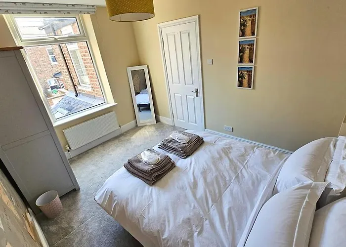 Stunning Terraced House Next To Racecourse