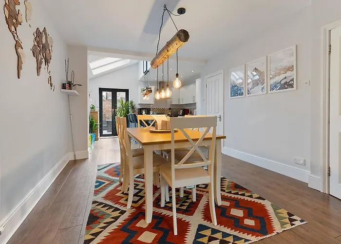 Stunning Terraced House Next To Racecourse Casa de Férias