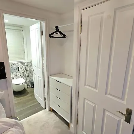 Stunning Terraced House Next To Racecourse *