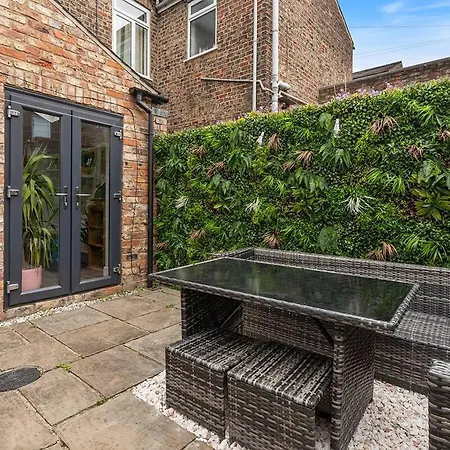 Stunning Terraced House Next To Racecourse 펜션 요크